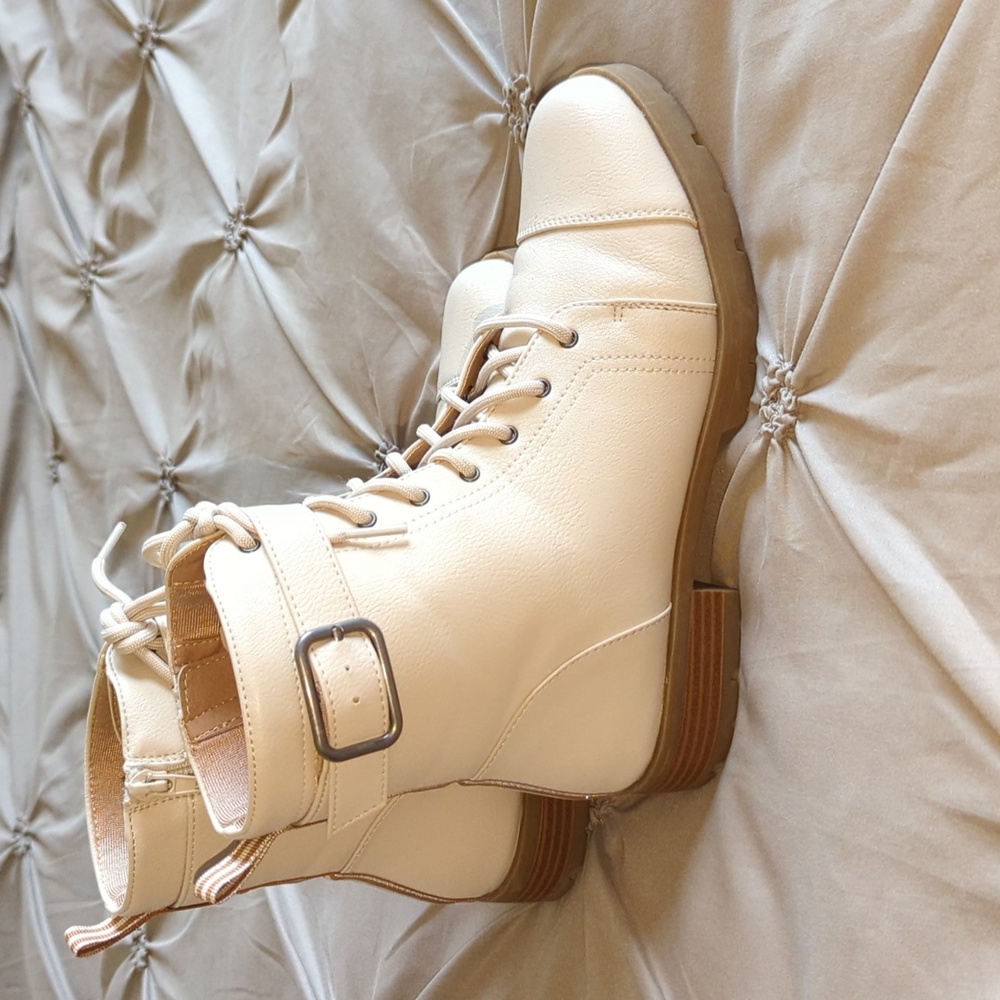 Life Stride Lace Up Moto Boots with zipper Cream 8M